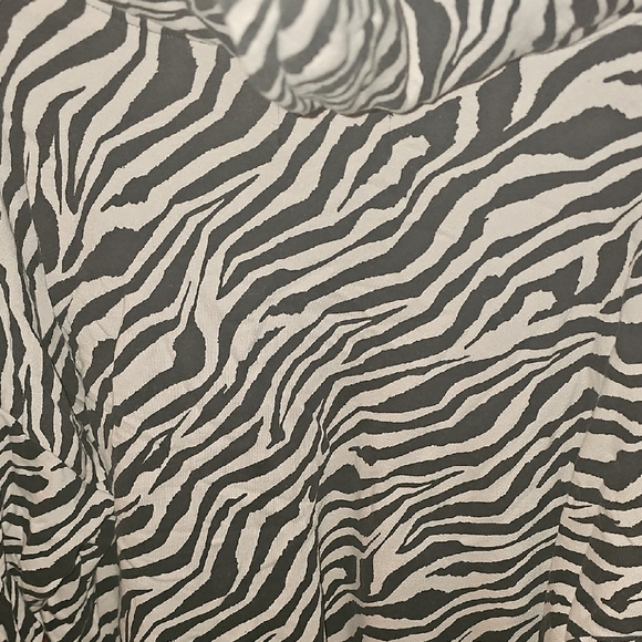 Victoria's Secret Women's Black and White Zebra Crop Hoodie LIKE NEW - Picture 8 of 8